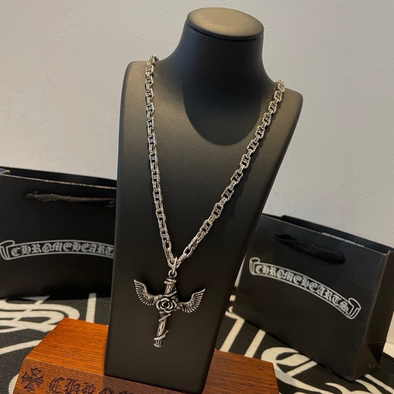 Ch*0me He**ts necklaces